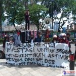 Lingkar Kajian Kehutanan (Link) Sultra saat gelar Unras di Jakarta