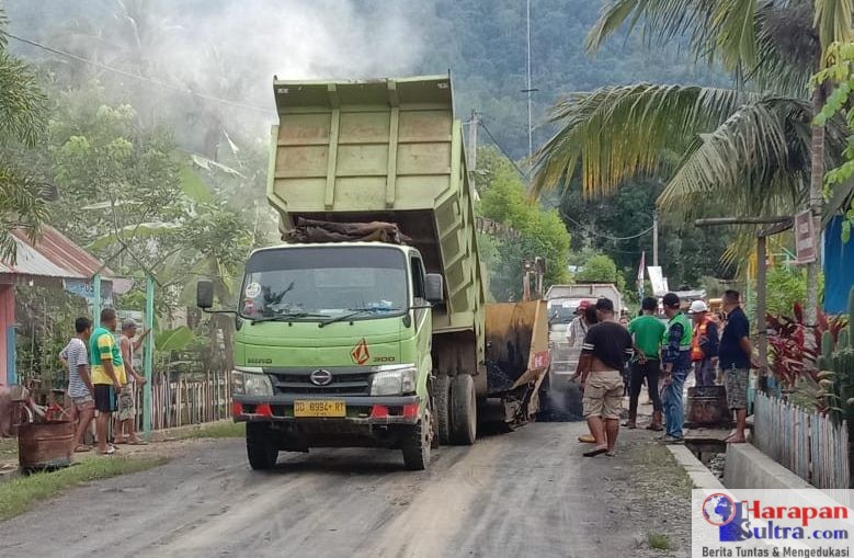 Proyek Pengaspalan di Desa Lantawonua