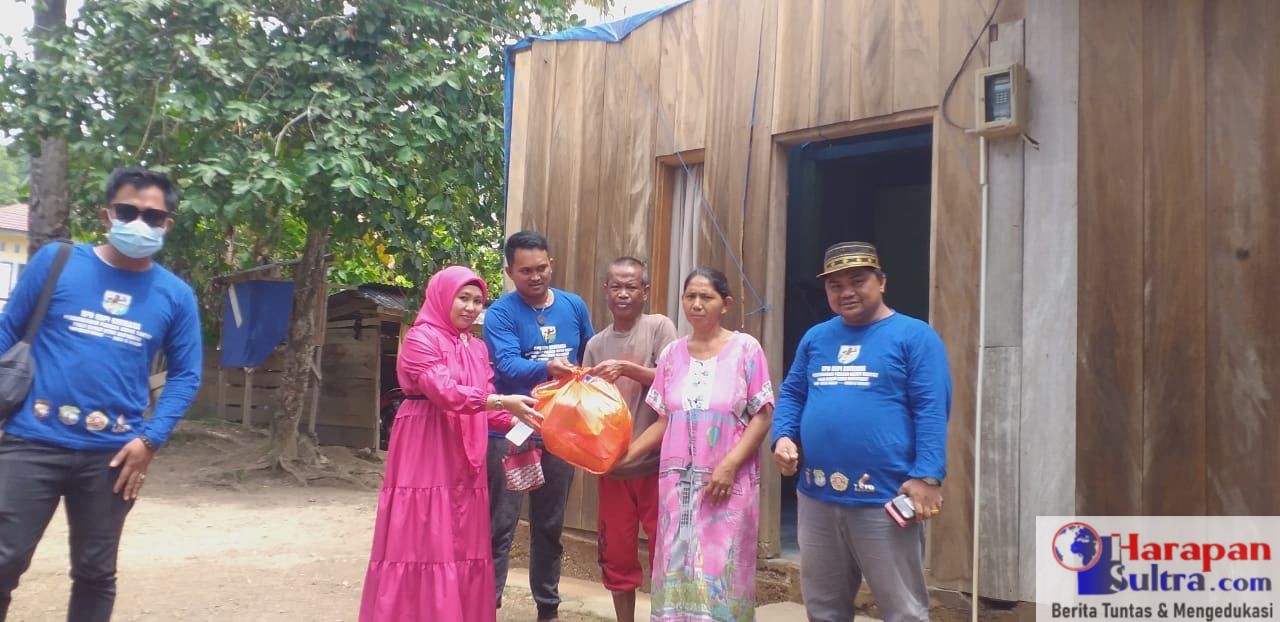 KNPI Bombana saat Menyalurkan Bantuan Pada Korban Bencana