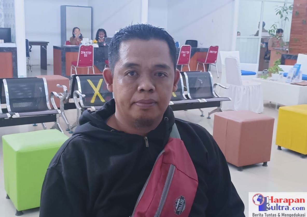 Adam, Warga Desa Mambo
