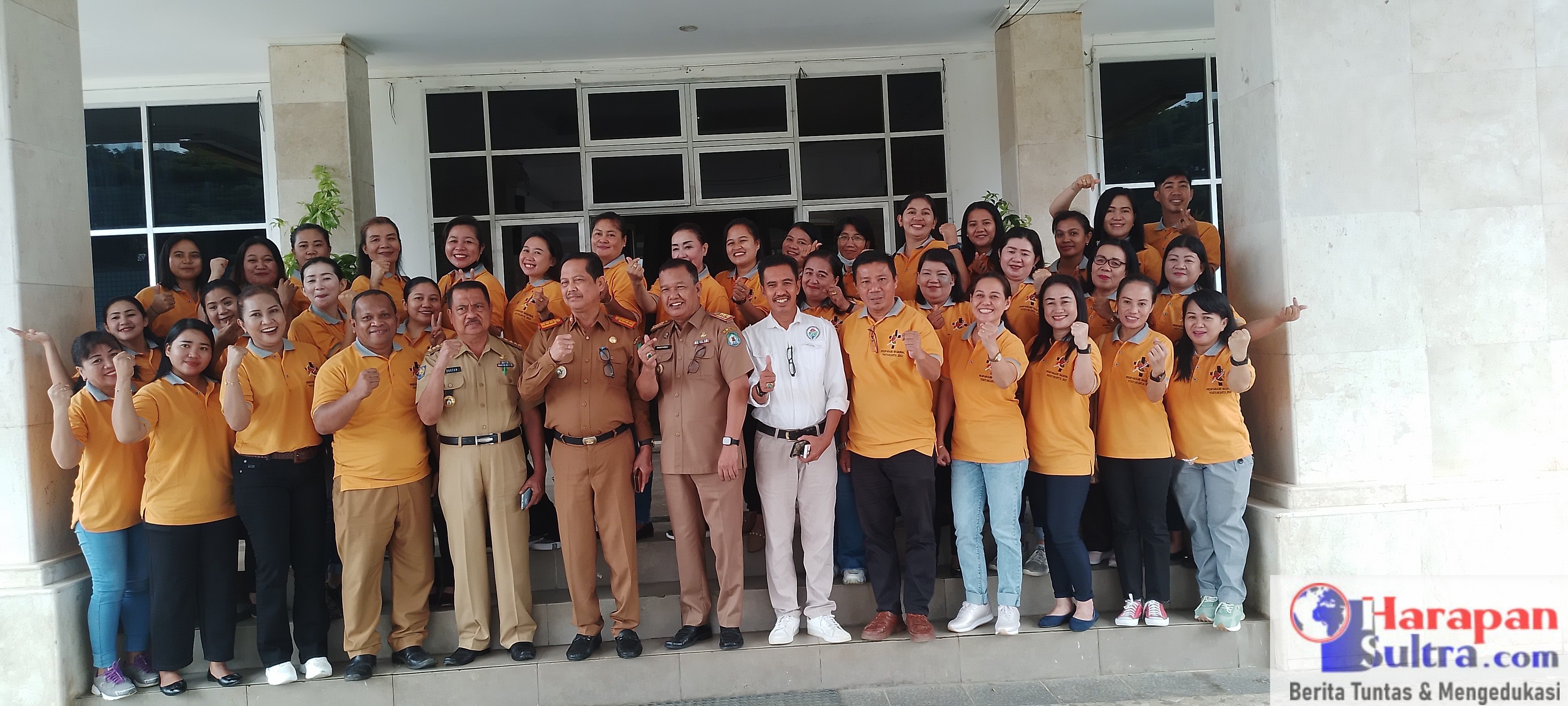 Foto Bersama usai Pelepasan Peserta Pesta Paduan Suara Gerejawi Bombana