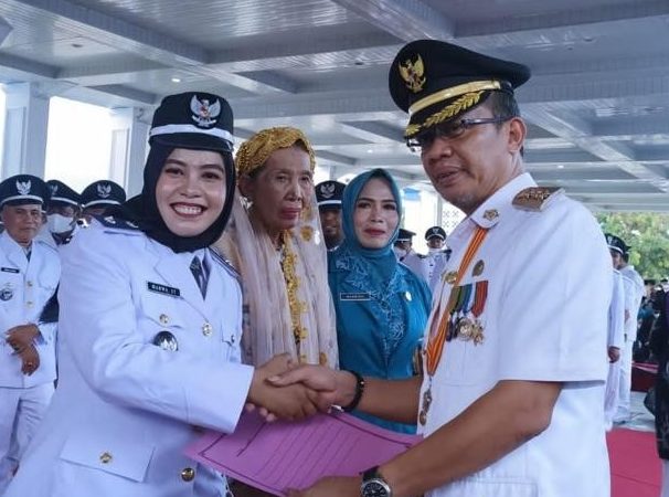 Kepala Desa Laea. Marwa, ST saat dilantik oleh Bupati Bombana H. Tafdil beberapa waktu lalu