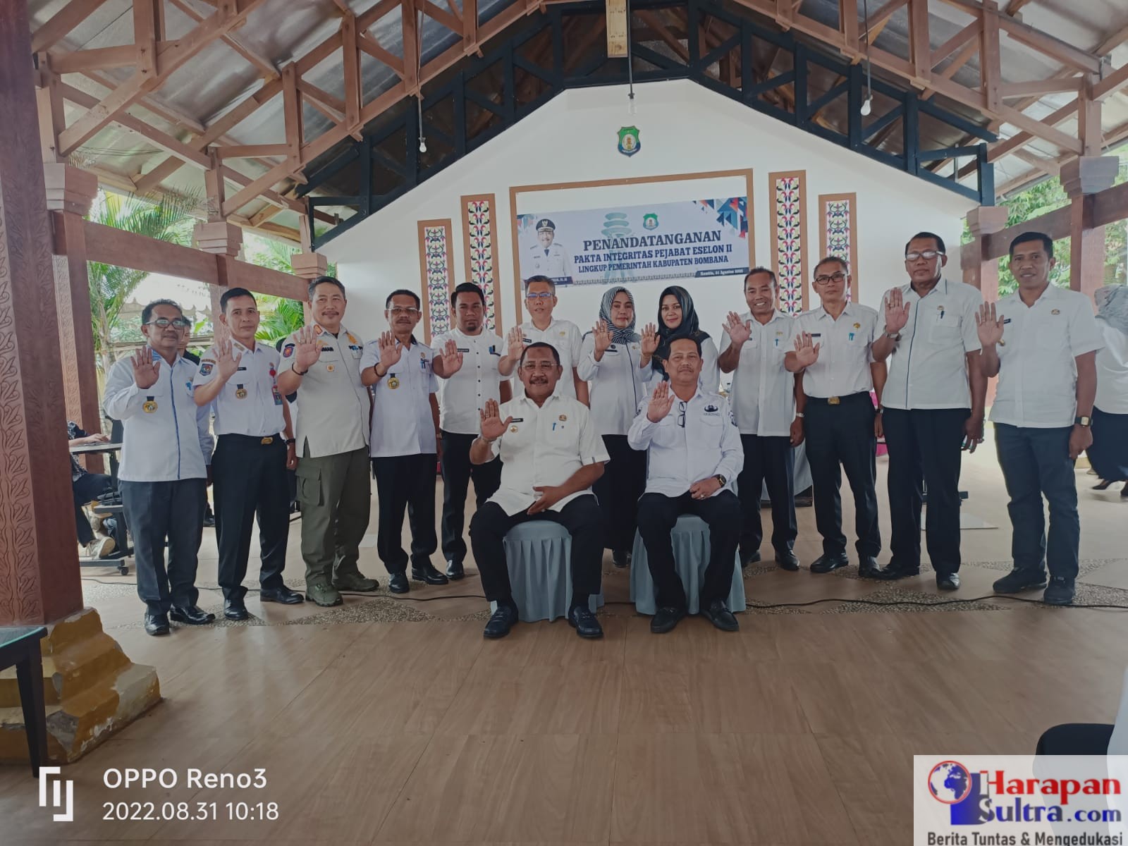 Foto Bersama Usai Penandatanganan Pakta Integritas