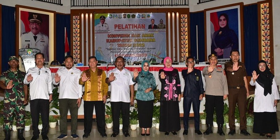 Foto Bersama saat Pembukaan Pelatihan Konvesi Hak Anak (KHA)