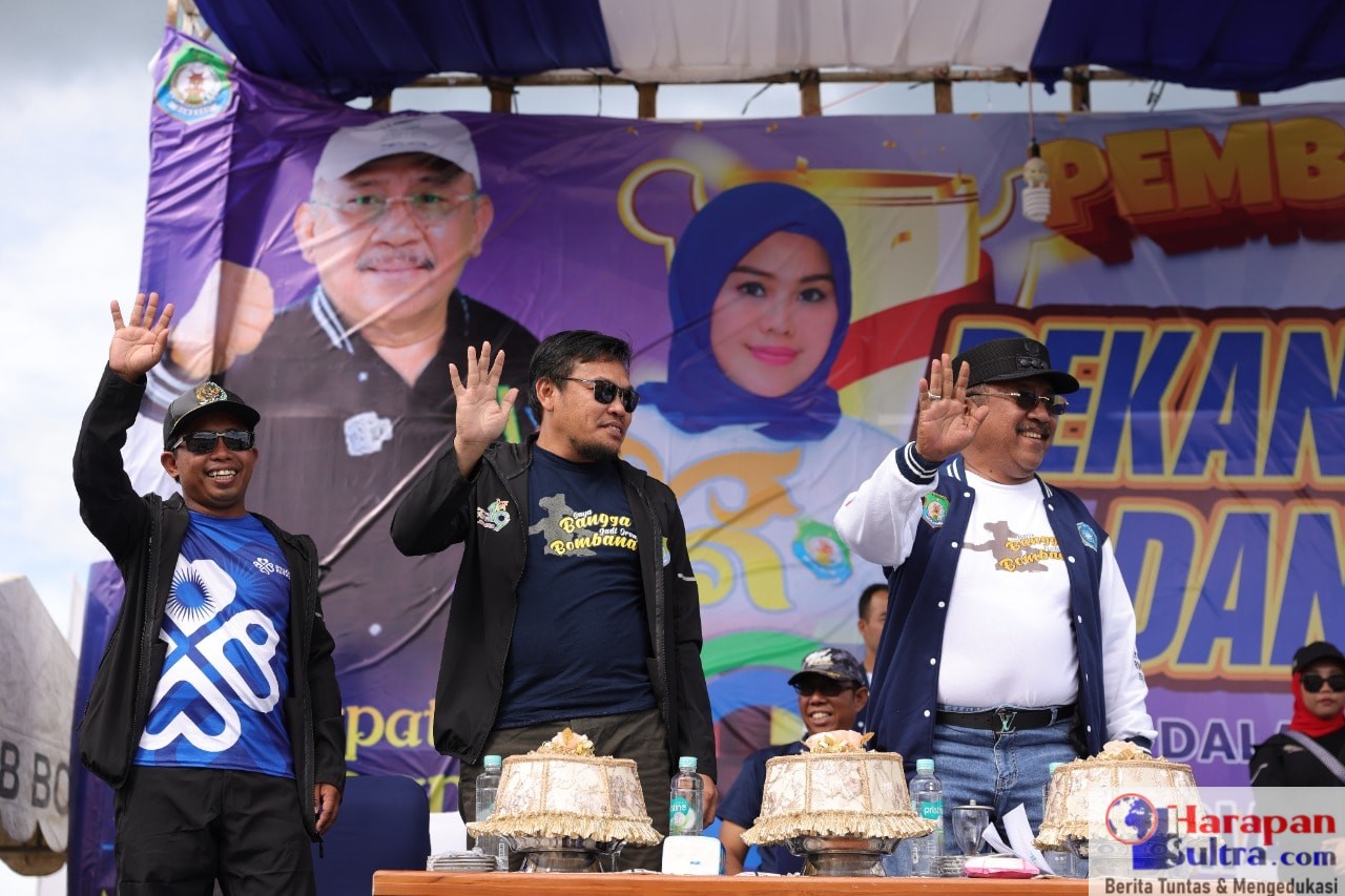 Ketua DPRD Bombana, Arsyad (Tengah) saat menghadiri kegiatan HUT Bombana