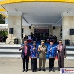 Foto bersama Penjabat Bupati Bombana H. Burhanuddin [Tenga] usai penyerahan SK CPNS