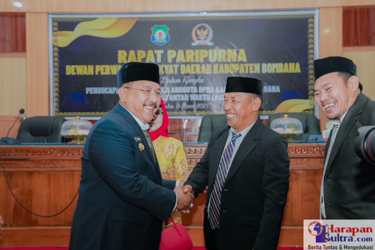 Dari Kiri, Pj. Bupati Bombana, H.Burhanuddin, Abdul Wahid dan Paling Kanan Ketua DPRD Bombana, Arsyad