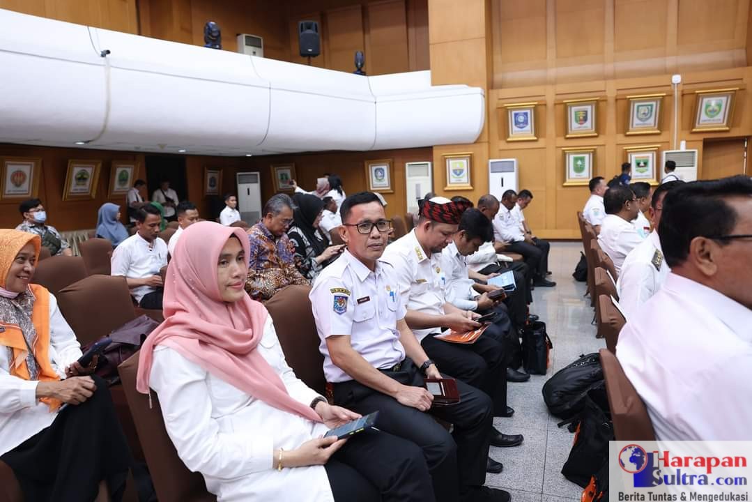 Inspektur Daerah Kabupaten Bombana, Muslihin, SP, ( Tengah,Berkacamata) Saat menghadiri Rakor Penguatan Aparat Pengawas Internal Pemerintah (APIP) secara nasional.