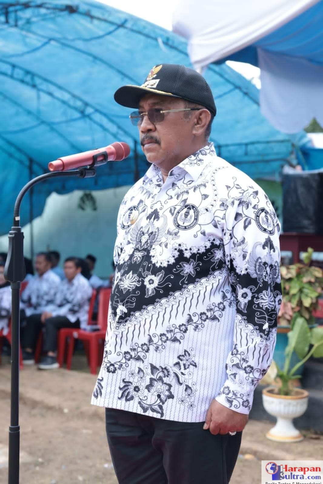 Pj. Bupati Bombana Ir. H. Burhanuddin, M.Si bertindak sebagai Pemimpin Upacara dalam rangka Hari Ulang Tahun Persatuan Guru Republik Indonesia (PGRI) ke-78 dan Hari Guru Nasional (HGN) Tahun 2023