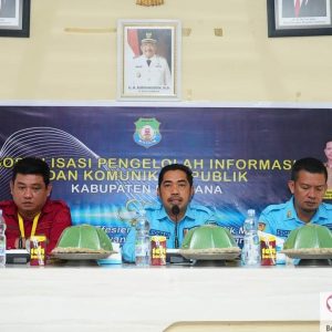 Asisten 3 Bidang Administrasi Umum, Ridwan, S.Sos., M.P.W.,(tengah) Saat Membuka Kegiatan Sosialisasi Pengelolaan Informasi dan Komunikasi Asisten 3 Bidang Administrasi Umum, Ridwan, S.Sos., M.P.W.,(tengah) Saat Membuka Kegiatan Sosialisasi Pengelolaan Informasi dan Komunikasi