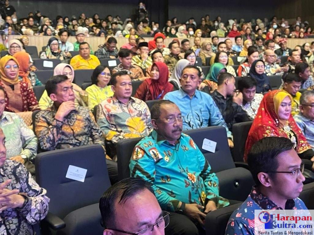 Pj. Bupati Bombana, Ir. H. Burhanuddin, M.Si.,(Berkacamata) Saat Menghadiri malam Gemilang Perpustakaan 2023 Di Jakarta.