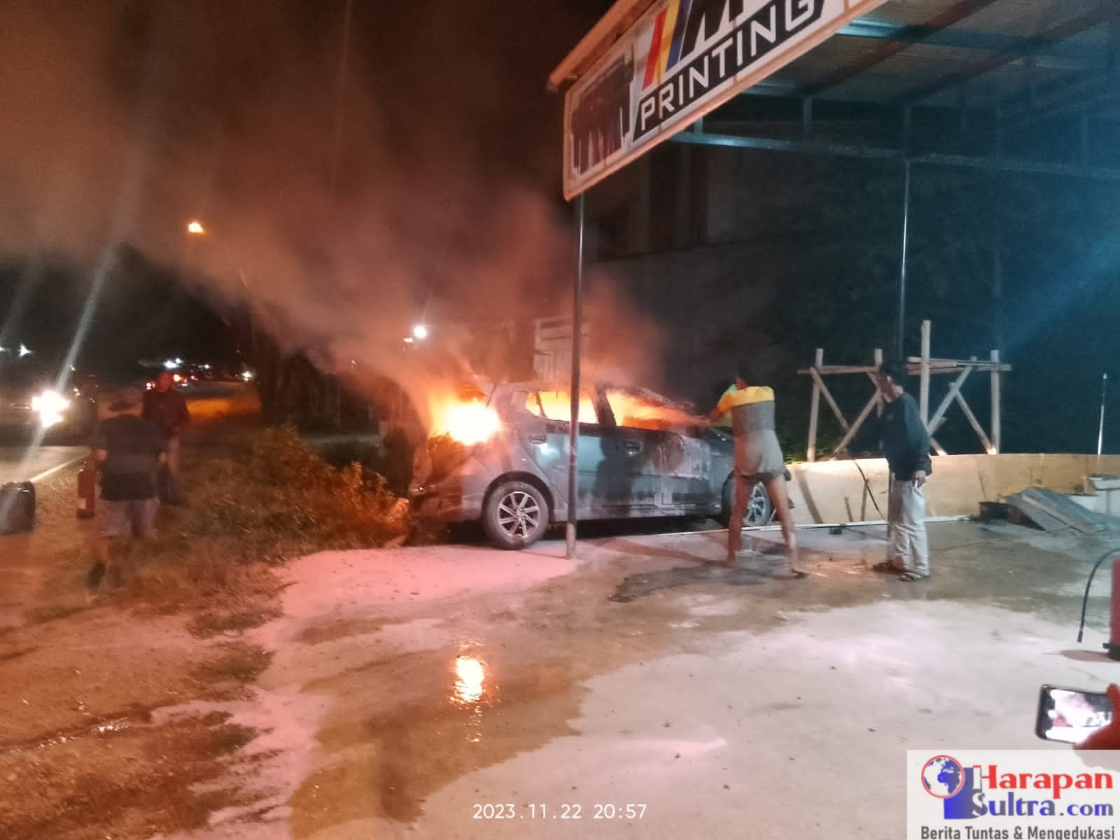 Kejadian Saat Mobil Agya Yang Terbakar Depan SPBU Lampusui