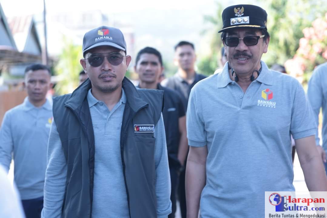 Pj . Bupati Bombana Drs. Edy Suharmanto, M.Si ( Topi Hitam ) Bersama Ketua Bawaslu Bombana Irpan, SH., M.Kn, Saat Apel Siaga Pengawasan Kampanye Pemilu Tahun 2024