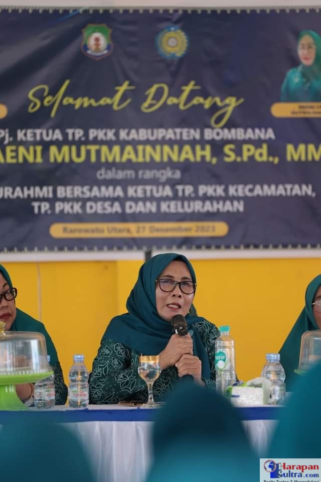 Ketua TP PKK Kabupaten Bombana, Aeni Mutmainnah,S.Pd Saat Memberi Sambutan Pada Acara Silahturahmi Dengan Pengurus PKK