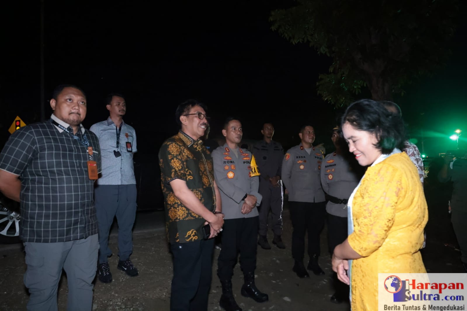 Pj. Bupati Bombana, Drs. Edy Suharmanto, M.Si., bersama Kapolres Bombana AKBP Roni Syahendra SH SIK MSI. dan unsur Forkopimda lainnya, mengunjungi sejumlah gereja
