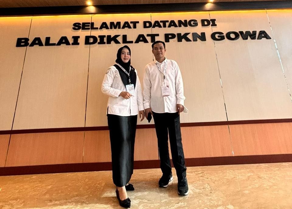 Astuti Achmad, S.Pt.,MM,Kasubag perencanaan dan keuangan / Pejabat penatausahaan keuangan DLH Bombana DanMustajam, ST Bendahara pengeluaran DLH