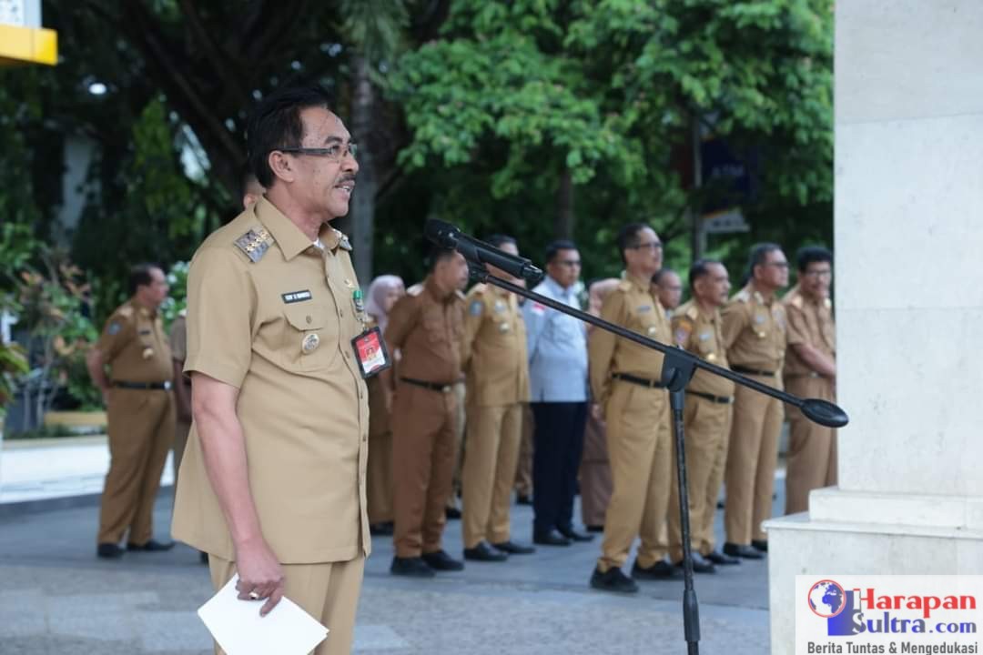 Pj Bupati Bombana, Drs. Edy Suharmanto, M.Si,Saat memimpin apel perdana tahun 2024