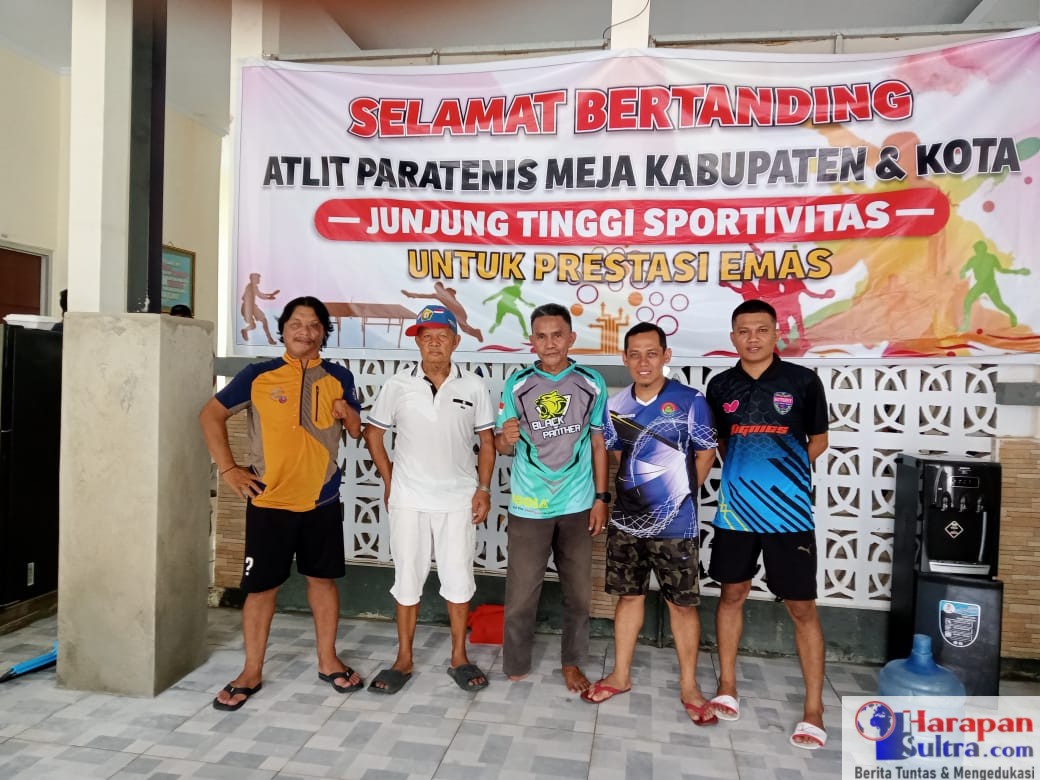 Atlit dan Pelatih Paratenis Bombana foto bersama pada saat mengikuti salah satu turnamen.