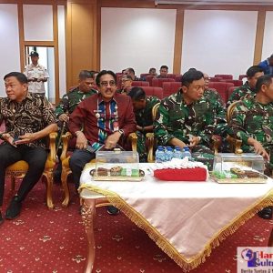 PJ. Bupati Bombana, Drs. Edy Suharmanto, M.Si.(Kedua dari Kiri,Berkacamata) Saat Mengikuti Rakor.( Sumber Foto : Diskominfos Bombana PJ. Bupati Bombana, Drs. Edy Suharmanto, M.Si.(Kedua dari Kiri,Berkacamata) Saat Mengikuti Rakor.( Sumber Foto : Diskominfos Bombana