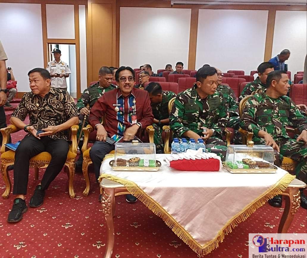 PJ. Bupati Bombana, Drs. Edy Suharmanto, M.Si.(Kedua dari Kiri,Berkacamata) Saat Mengikuti Rakor.( Sumber Foto : Diskominfos Bombana