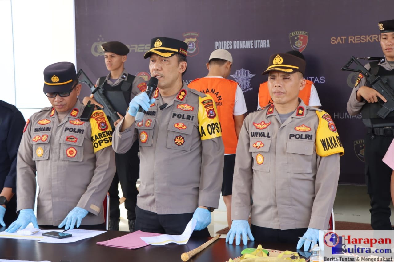 Kapolres Konut, AKBP Priyo Utomo, ( TENGAH ) Di Wakapolres Konut, Kompol Urva Lomansyah, ( KANAN ) , saat konferensi pers pengungkapan kasus satreskrim di bulan januari 2024.SUMBER FOTO : Wakapolres, Konut Kompol Urva Lomansyah.