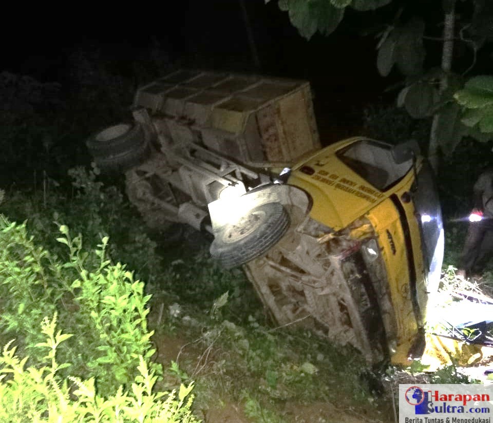 Mobil DLH Bombana yang mengalami kecelakaan