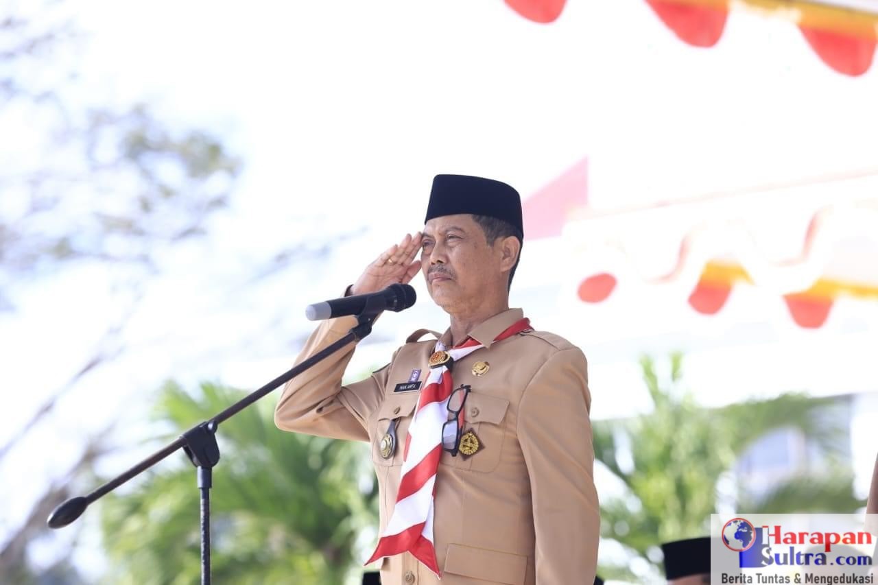 Sekretaris Daerah (Sekda) Kabupaten Bombana, Drs. Man Arfa M.Si Saat Memimpin Upacara Hari Pramuka Ke - 63 Tahun 2024