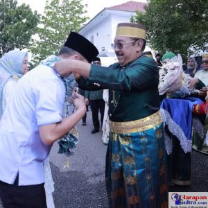 Gubernur Sulawesi Tenggara (Sultra), Mayjen TNI (Purn) Andi Sumangerukka, melaksanakan rangkaian kegiatan Safari Ramadan di Wonua Bombana Gubernur Sulawesi Tenggara (Sultra), Mayjen TNI (Purn) Andi Sumangerukka, melaksanakan rangkaian kegiatan Safari Ramadan di Wonua Bombana