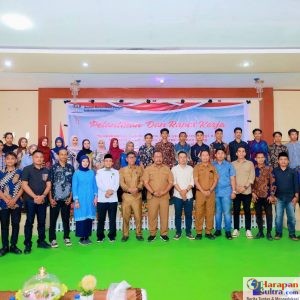 Bupati Bombana Ir. H. Burhanuddin, M.Si bersama pengurus baru Ikatan Mahasiswa Indonesia Bombana (IMPIB) Kendari usai pelantikan dan rapat kerja di Hotel Istana, Kelurahan Poea, Rumbia Tengah, Senin (20/10/2025). Bupati Bombana Ir. H. Burhanuddin, M.Si bersama pengurus baru Ikatan Mahasiswa Indonesia Bombana (IMPIB) Kendari usai pelantikan dan rapat kerja di Hotel Istana, Kelurahan Poea, Rumbia Tengah, Senin (20/10/2025).