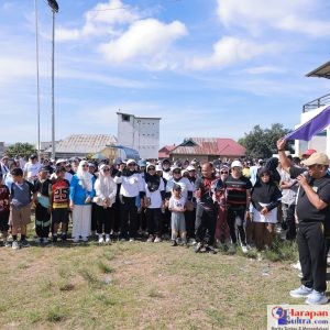Bupati Bombana Ir. H. Burhanuddin, M.Si melepas peserta Jalan Santai Expo UMKM dalam suasana semarak dan penuh kebersamaan. Bupati Bombana Ir. H. Burhanuddin, M.Si melepas peserta Jalan Santai Expo UMKM dalam suasana semarak dan penuh kebersamaan.