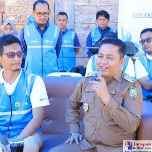 Wakil Bupati Bombana Ahmad Yani, S.Pd., M.Si saat meresmikan penyalaan serentak listrik gratis bagi warga kurang mampu melalui program “Light Up The Dream” di Kelurahan Lauru, Rumbia Tengah, Selasa (21/10/2025) Wakil Bupati Bombana Ahmad Yani, S.Pd., M.Si saat meresmikan penyalaan serentak listrik gratis bagi warga kurang mampu melalui program “Light Up The Dream” di Kelurahan Lauru, Rumbia Tengah, Selasa (21/10/2025)