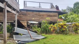 Rumah warga yg terkena hantaman angin kencang di desa Tanah Poleang