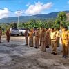 Plt Kadis PMD Bombana Hamlin menekankan disiplin ASN, penguatan budaya kerja, dan percepatan program organisasi dalam apel pagi DPMD Bombana di Rumbia.