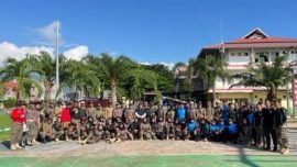 Satpol PP Kabupaten Bombana menggelar jalan sehat rutin sejauh lima kilometer untuk menjaga kebugaran dan memperkuat solidaritas personel sebelum menjalankan tugas pelayanan kepada masyarakat.