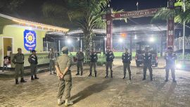 Satpol PP Kabupaten Bombana menggelar patroli malam di Kecamatan Rumbia dan Rumbia Tengah. Dalam kegiatan tersebut, petugas mengamankan satu botol minuman beralkohol di kawasan RTH II sebagai upaya menjaga ketertiban umum dan keamanan masyarakat.