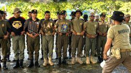 Satpol PP Kabupaten Bombana menggelar latihan Pengendalian Huru Hara (PHH) untuk meningkatkan kesiapsiagaan, keterampilan, dan profesionalisme personel dalam menjaga ketertiban umum dan keamanan masyarakat.