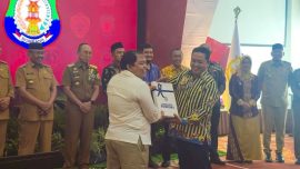 Wakil Bupati Bombana Ahmad Yani menyerahkan LKPD Unaudited Tahun Anggaran 2025 kepada BPK Sulawesi Tenggara sebagai bentuk komitmen pemerintah daerah dalam mewujudkan pengelolaan keuangan yang transparan dan akuntabel.