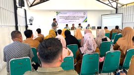 Peserta kegiatan mengikuti pemaparan materi terkait monitoring dan evaluasi Kapitasi Berbasis Kinerja FKTP Triwulan I Tahun 2026.