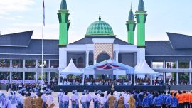 Bupati dan Wakil Bupati Bombana menghadiri upacara HUT ke-62 Provinsi Sulawesi Tenggara di Kendari. Momentum ini menegaskan pentingnya sinergi pembangunan dan penguatan tata kelola pemerintahan daerah.