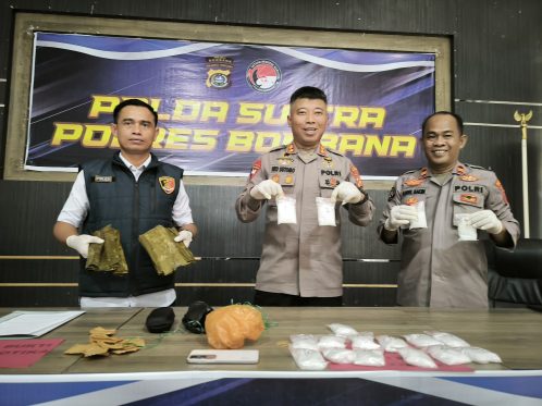 Dari Kiri, Kasat Resnarkoba,Polres Bombana, IPTU Rusdianto Ladiwa, SH.,MH, Kapolres Bombana, AKBP Eko Sutomo, dan Kasi Humas, IPTU Abdul Hakim